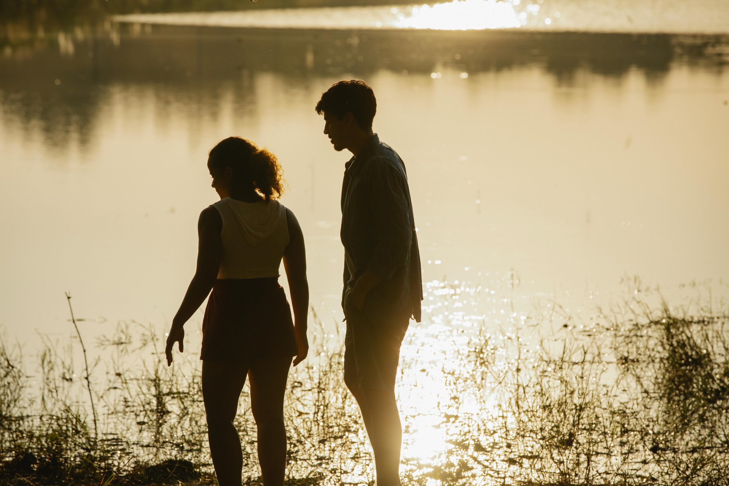 a man and woman enjoying a romantic getaway in Virginia on a lake at dawn