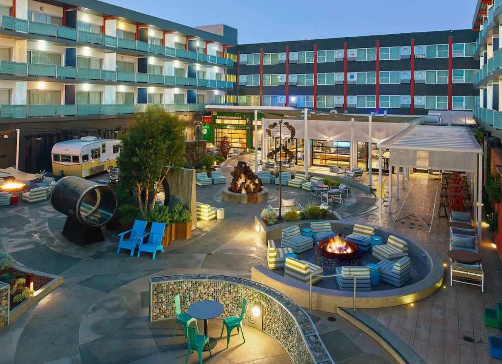 Picture of the courtyard at Hotel Zephyr