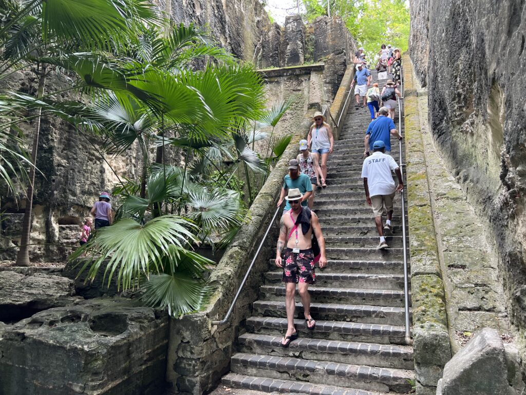  Queen staircase  in Nassau is crowded with lots of tourists
